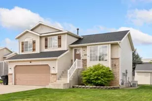 2029 N 1720 W, Clinton, UT 84015 - Photo 2