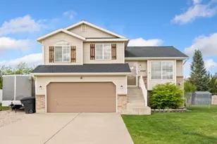 2029 N 1720 W, Clinton, UT 84015 - Photo 2