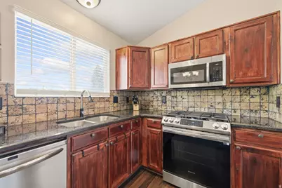 2029 N 1720 W, Clinton, UT 84015 - Photo 12