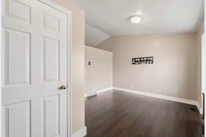 2029 N 1720 W, Clinton, UT 84015 - Photo 8