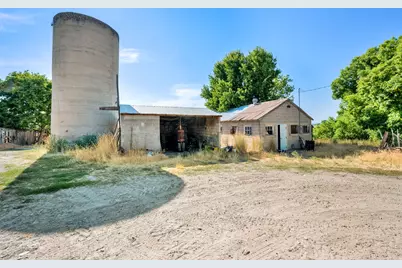 1632 S Main St, Springville, UT 84663 - Photo 46