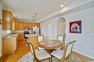 902 Romsey Ct, North Salt Lake, UT 84054 - Photo 4