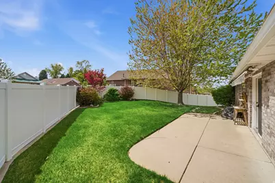 5145 S 350 E, Washington Terrace, UT 84405 - Photo 12