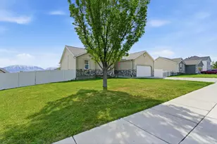 4054 S Mountain Moon Dr, Saratoga Springs, UT 84045 - Photo 2