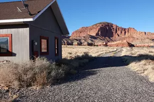 105 W Sleeping Rainbow Dr, Torrey, UT 84775 - Photo 2