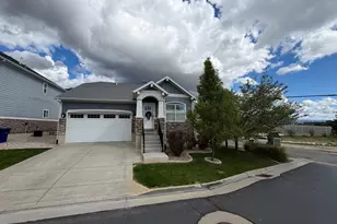 1073 Blackstone Dr, Fruit Heights, UT 84037 - Photo 2