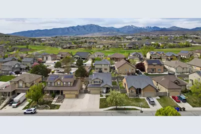 8757 N Jefferson Dr, Eagle Mountain, UT 84005 - Photo 34