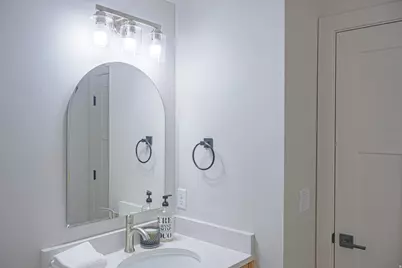 190 E 625 S, Hyde Park, UT 84318 - Photo 12