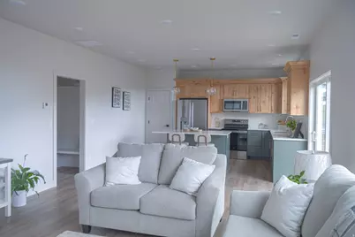 190 E 625 S, Hyde Park, UT 84318 - Photo 8