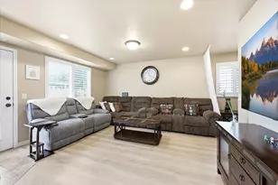 1805 W 5050 S, Roy, UT 84067 - Photo 6
