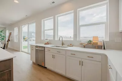 5233 S Paramount Dr, Riverdale, UT 84405 - Photo 10