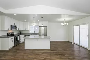 868 E Cliffrose Dr, Eagle Mountain, UT 84005 - Photo 14