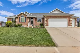 486 W 350 S, Layton, UT 84041 - Photo 2
