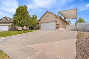 949 E Chris Circle, Clearfield, UT 84015 - Photo 2