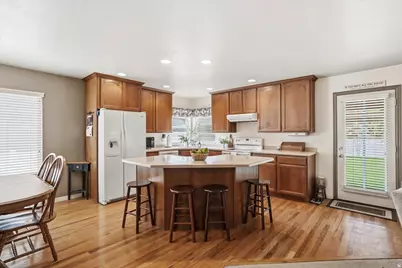 1229 N 2025 W, Layton, UT 84041 - Photo 10