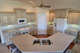 5586 S 250 E, Washington Terrace, UT 84405 - Photo 2