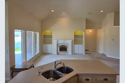 5586 S 250 E, Washington Terrace, UT 84405 - Photo 4