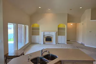 5586 S 250 E, Washington Terrace, UT 84405 - Photo 4