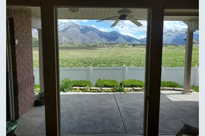 5586 S 250 E, Washington Terrace, UT 84405 - Photo 8