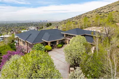 2076 S Scenic Cir E, Salt Lake City, UT 84109 - Photo 4