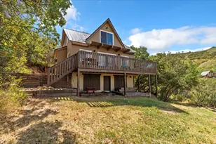 212 N Pine Dr E, Huntsville, UT 84317 - Photo 2