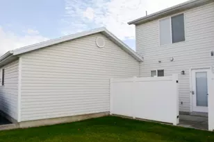 416 W 1925 N, Harrisville, UT 84404 - Photo 2