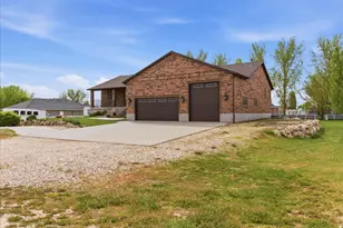 6237 W 4600 S, Hooper, UT 84315 - Photo 2