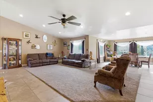 6237 W 4600 S, Hooper, UT 84315 - Photo 8