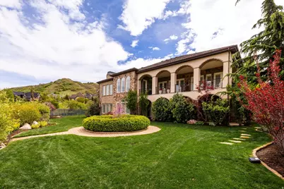 802 Eaglepointe Dr, North Salt Lake, UT 84054 - Photo 2