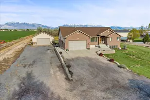 2646 N 6000 W, Hooper (Davis Cnty), UT 84315 - Photo 2