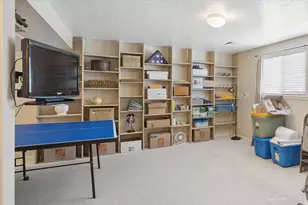 1701 E Hillsboro Dr, Layton, UT 84040 - Photo 32