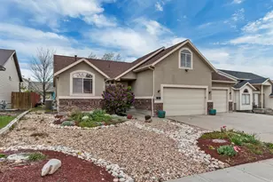 877 N Fox Run Dr E, Tooele, UT 84074 - Photo 1