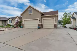 877 N Fox Run Dr E, Tooele, UT 84074 - Photo 2
