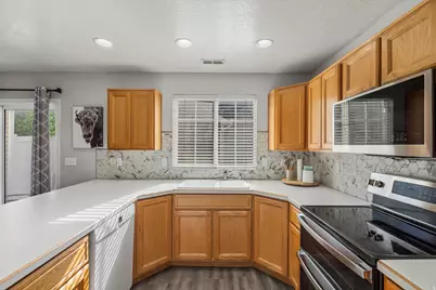 1027 E Sara Ln S, Ogden, UT 84404 - Photo 8