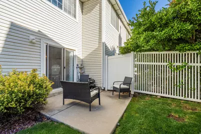 1027 E Sara Ln S, Ogden, UT 84404 - Photo 14