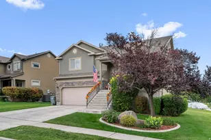 558 E Harvest Moon Dr, Pleasant Grove, UT 84062 - Photo 2