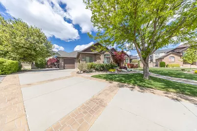 10476 S Hemisphere Ct W, South Jordan, UT 84095 - Photo 4
