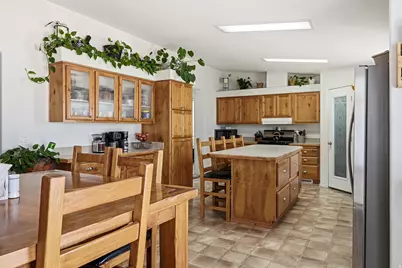 1637 E Midvalley Rd, Enoch, UT 84721 - Photo 8