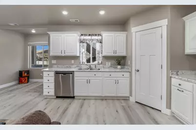 3065 E Lake Vista Dr, Eagle Mountain, UT 84005 - Photo 58