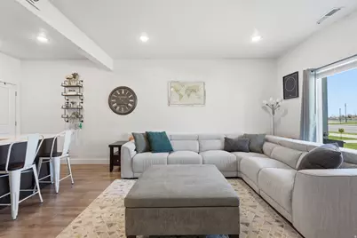 1555 E 320 S, Hyrum, UT 84319 - Photo 8
