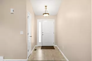 555 W 2350 N, Layton, UT 84041 - Photo 4