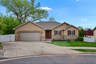 555 W 2350 N, Layton, UT 84041 - Photo 2