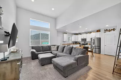 4258 E Cotton Dr, Eagle Mountain, UT 84005 - Photo 4