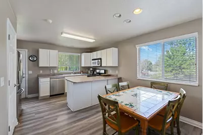 595 N Banbury Cir W, North Salt Lake, UT 84054 - Photo 4