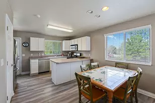 595 N Banbury Cir W, North Salt Lake, UT 84054 - Photo 4