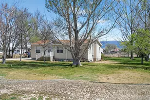 170 N 400 W, Centerfield, UT 84622 - Photo 2