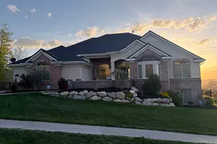 4302 S Monarch Dr E, Bountiful, UT 84010 - Photo 2