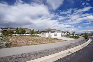 2315 E Dugway Dr, Eagle Mountain, UT 84005 - Photo 12