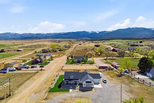 886 N 300 E, Spring City, UT 84662 - Photo 2