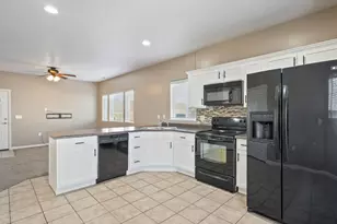 114 E Bella Monte Dr S, Draper, UT 84020 - Photo 2
